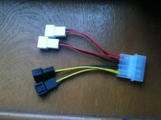 机箱风扇接线与调速指南：3Pin／4Pin接口连接方法及注意事项