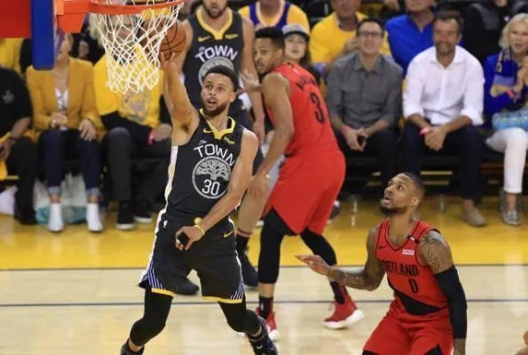 勇士33分大胜开拓者