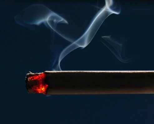 烟一支一支的点-香烟记录时光流逝
